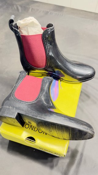 Botas de lluvia Ade Bo mujer negras y rojas