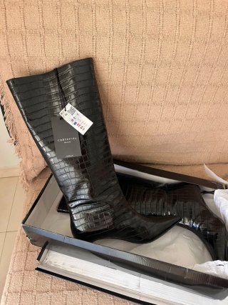 Botas altas negras, caña larga y tacón fino
