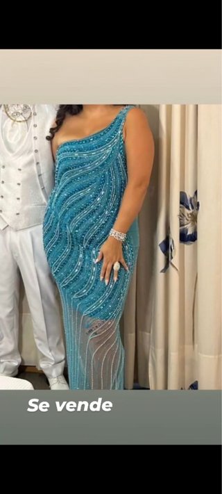 Vestido de fiesta azul con pedrería