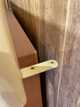 Estantería de madera decorativa