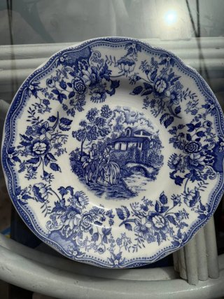 Plato borde floral azul y blanco