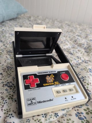 Donkey Kong Jr. Game & Watch panorama