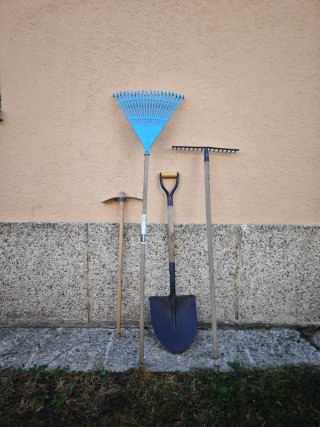 Herramientas Jardinería: Pala, rastillos y pico