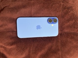 iPhone 16 azul