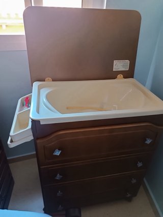 Cómoda bañera cambiador bebé madera