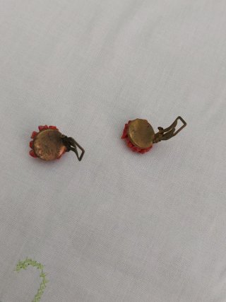 Orecchini vintage corallo rosso e oro