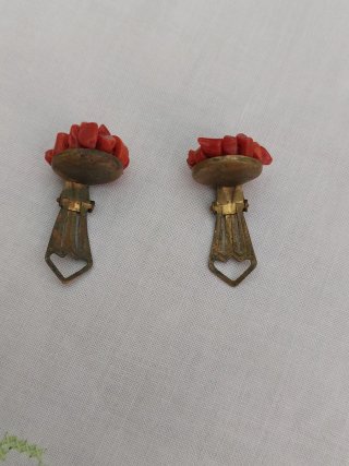 Orecchini vintage corallo rosso e oro