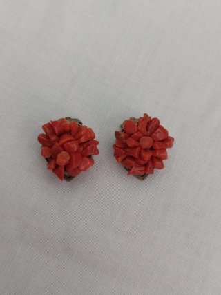 Orecchini vintage corallo rosso e oro