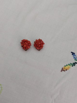 Orecchini vintage corallo rosso e oro
