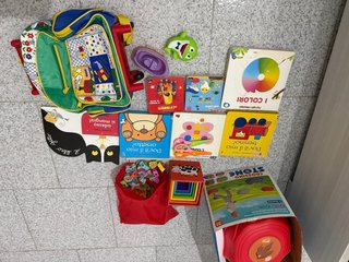 Lotto giochi bimbi: zainetto, libri...