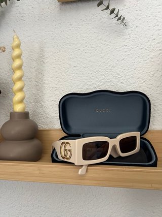 Gafas de sol Gucci Beige y Doradas