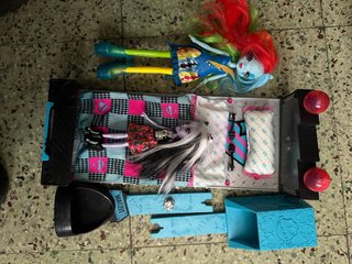 Lote Muñecas Monster High con Cama