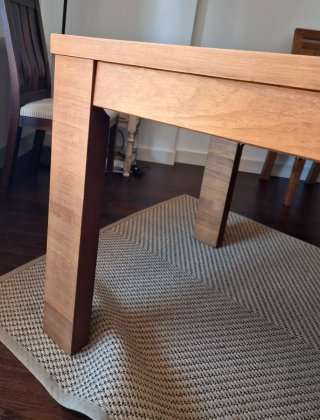 Mesa comedor extensible pino macizo. cerrada 1,40m