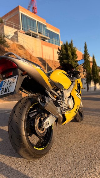 Honda CBR600F4i