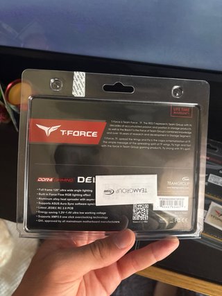 4 Memorie RAM T-Force Delta RGB