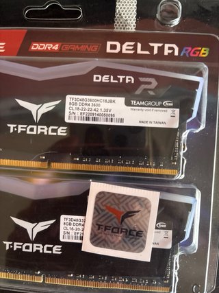 4 Memorie RAM T-Force Delta RGB