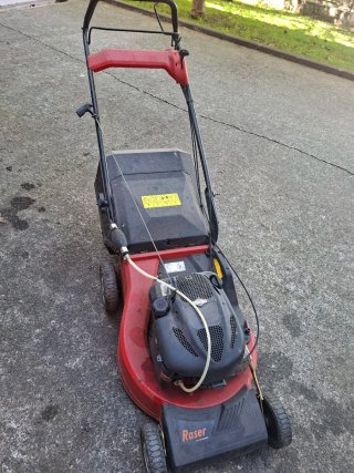 Cortacésped Raser rojo