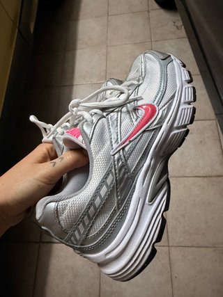 Zapatillas Nike Running Blancas y Rosas