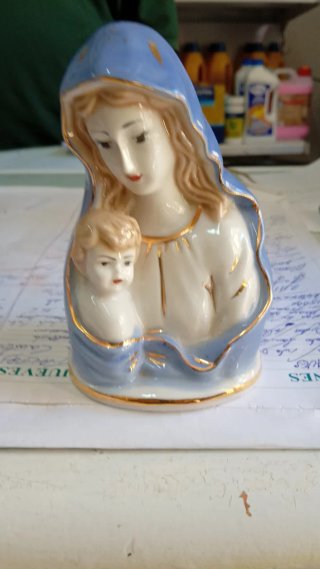 Virgen de porcelana rusa con niño