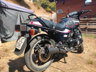 Kawasaki GPZ-400 FII Negra