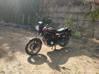 Kawasaki GPZ-400 FII Negra