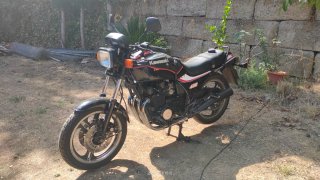 Kawasaki GPZ-400 FII Negra