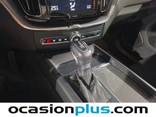 Volvo XC60 T4 Momentum Auto 140 kW (190 CV)
