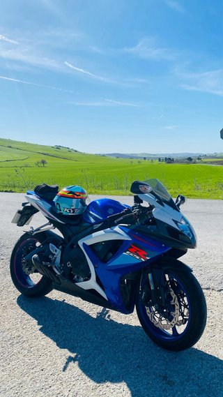 Suzuki GSX-R 750 Azul y Blanca