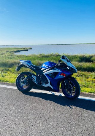 Suzuki GSX-R 750 Azul y Blanca