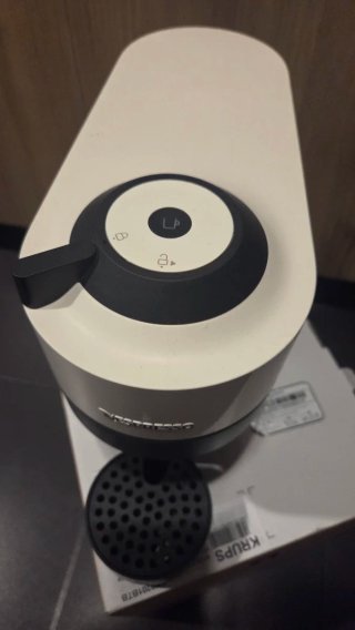 Cafetera Nespresso Vertuo Pop Negra
