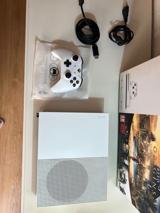 Xbox One S 1TB + Mando + 2 Juegos