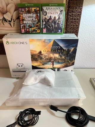 Xbox One S 1TB + Mando + 2 Juegos