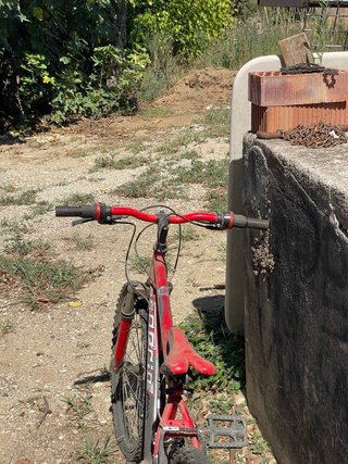 Bicicleta de montaña roja