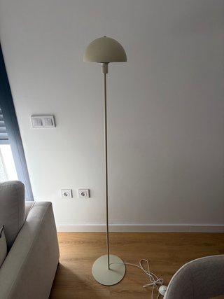Lámpara de pie beige