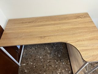 Recogida en BCN. Mesa de escritorio esquinera