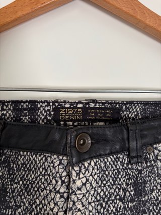 Pantalones elásticos estampados de Zara