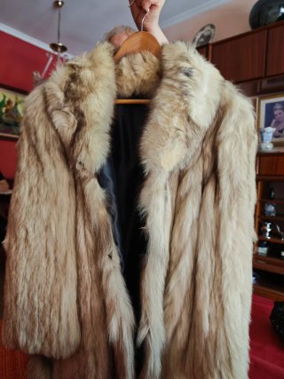 Chaquetón de piel de zorro beige y gris
