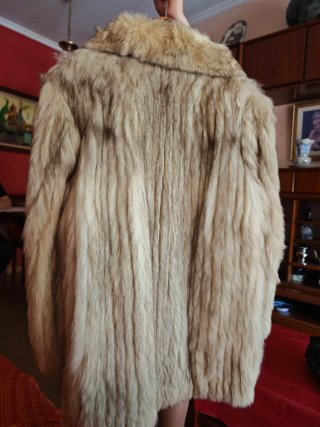 Chaquetón de piel de zorro beige y gris