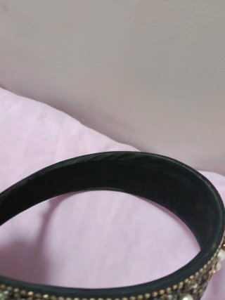 Diadema perlas y pedrería negra y dorada