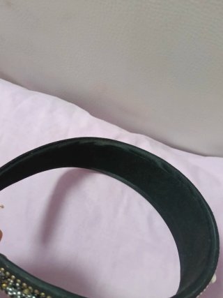 Diadema perlas y pedrería negra y dorada