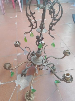 Lámpara de araña antigua de bronce