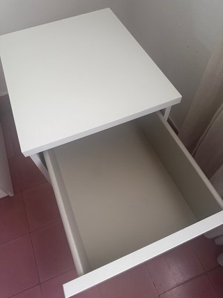 2 comodini bianchi con cassetti Ikea