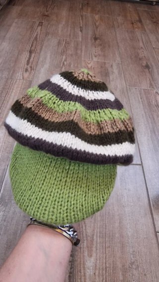 Disfraz Hippie: Gorra y Pandereta