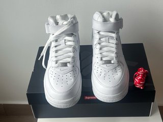 Nike Air Force 1 Mid x Supreme Blancas