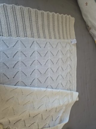 Toquilla tejida de bebé color crema