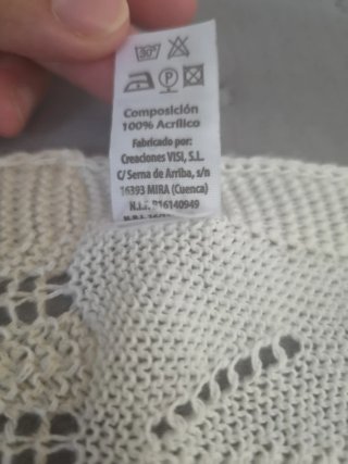 Toquilla tejida de bebé color crema