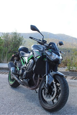 Kawasaki Z900 A2 LIMITADA 2024 | Givi + puños |