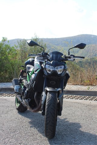 Kawasaki Z900 A2 LIMITADA 2024 | Givi + puños |
