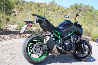 Kawasaki Z900 A2 LIMITADA 2024 | puños calefact. |