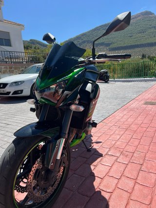 Kawasaki Z800 Naked Negra/Verde